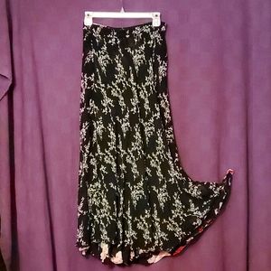 Reversible Rayon skirt: colorful flowers on one side;black and white pussywillow